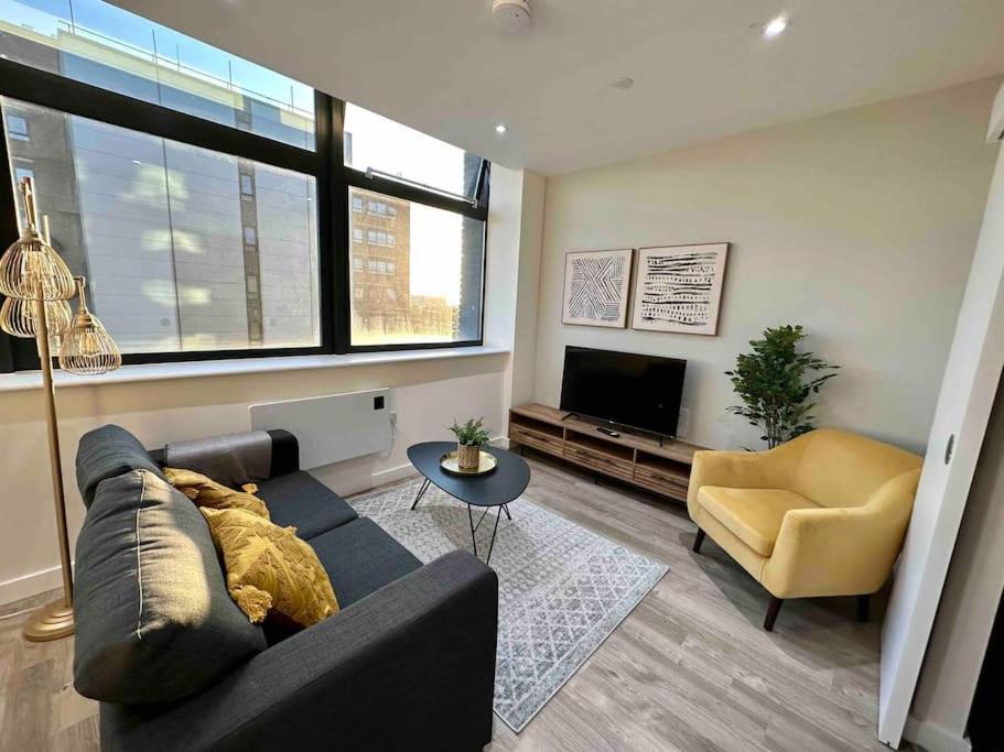 1 Bed Flat With View Of Old Trafford Apartment Манчестър Екстериор снимка