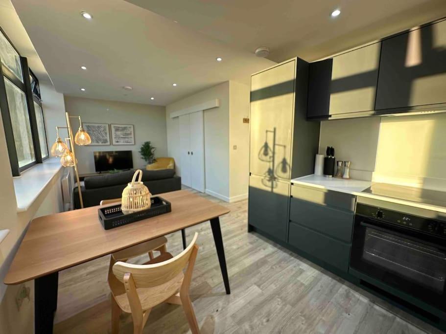 1 Bed Flat With View Of Old Trafford Apartment Манчестър Екстериор снимка