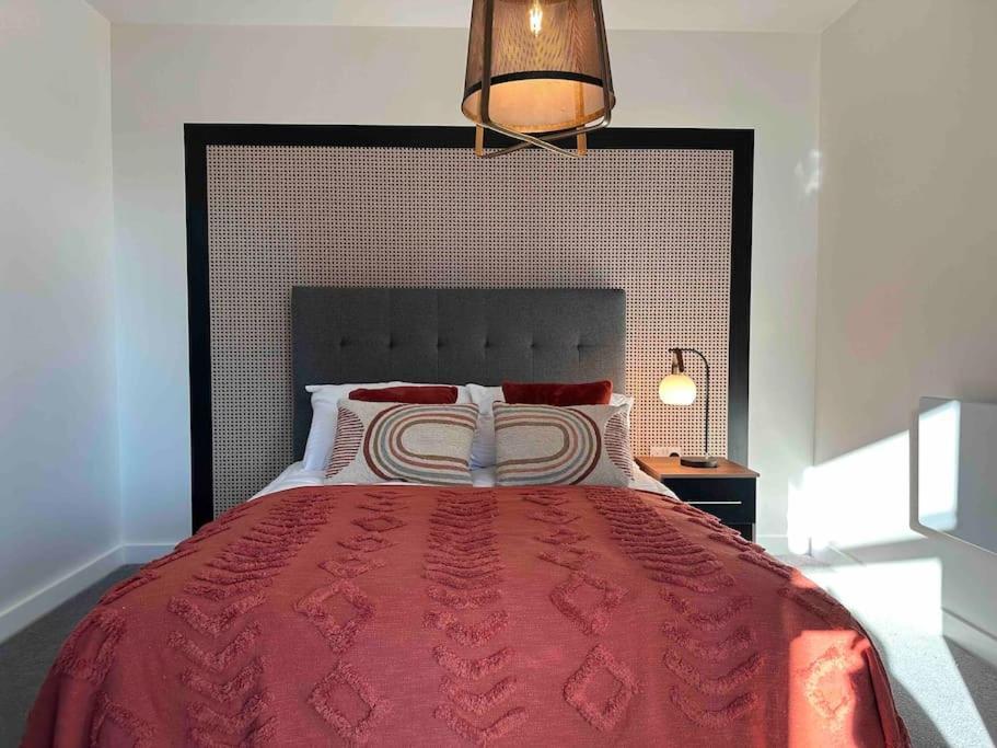 1 Bed Flat With View Of Old Trafford Apartment Манчестър Екстериор снимка